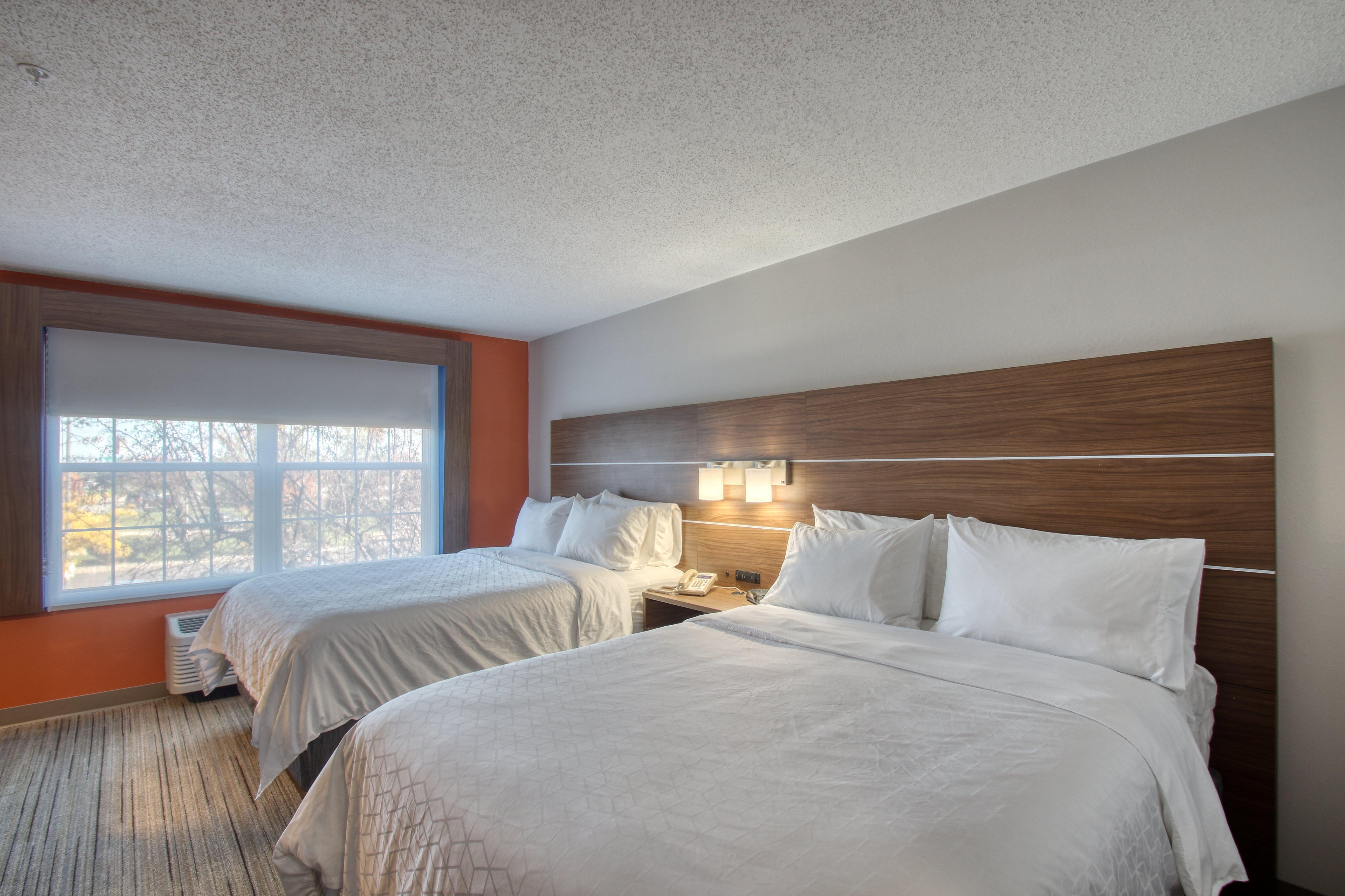 Holiday Inn Express Hotel & Suites Oshkosh - State Route 41 By Ihg Exterior foto